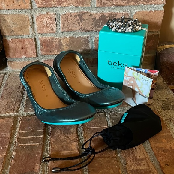 Tieks Shoes - NIB Tieks Tahitian Pearl Green Ballet Flats w/ Topper
